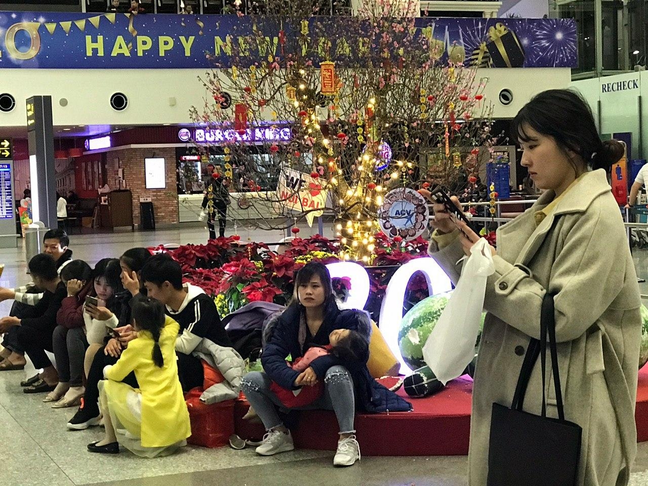 san bay quoc te noi bai luc rang sang va cau chuyen khau trang