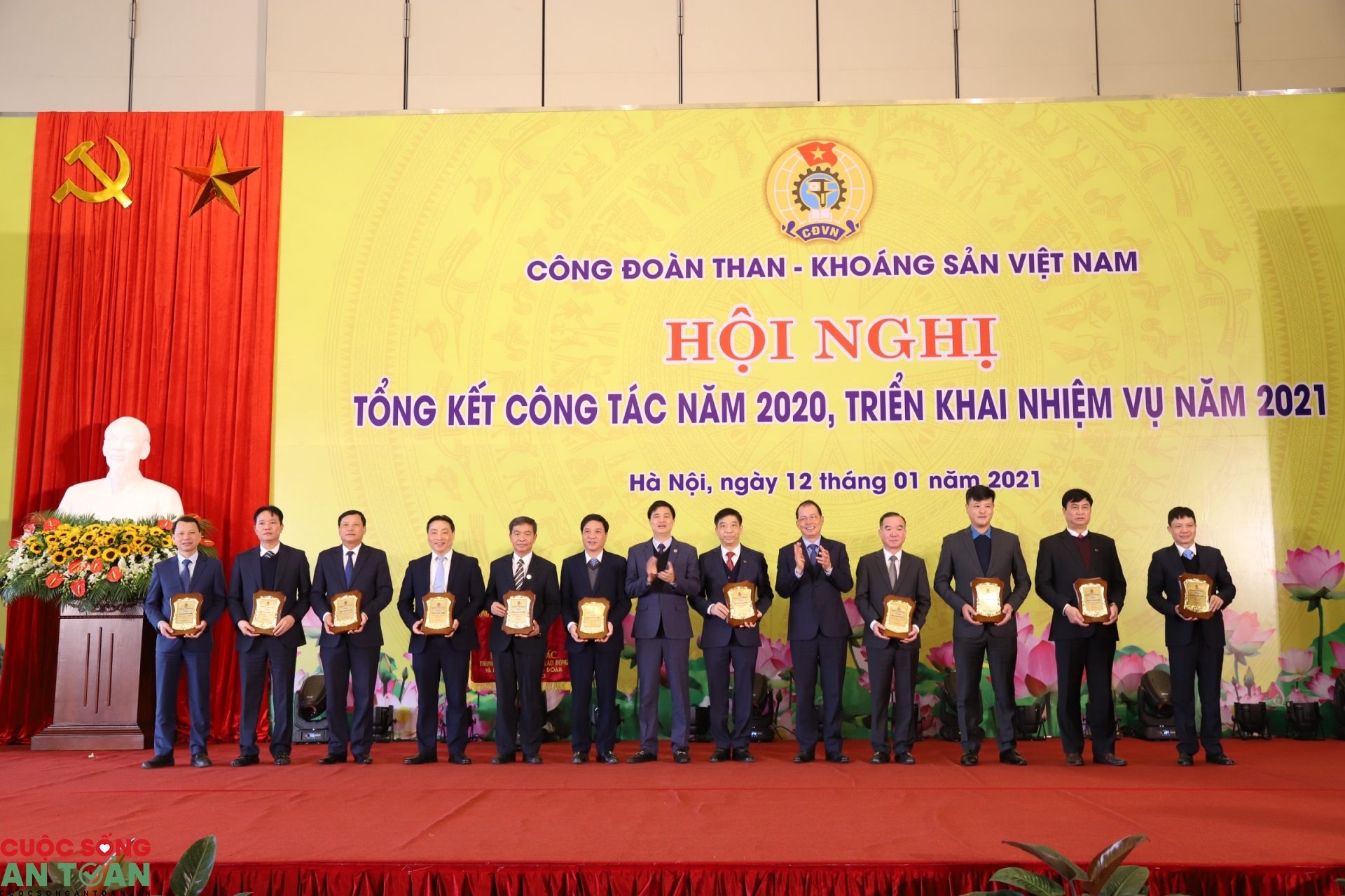 Đẩy nhanh năng suất lao động nhưng phải an toàn hơn cho người lao động Đẩy nhanh năng suất lao động nhưng phải an toàn hơn cho người lao động