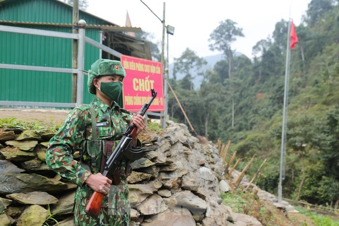 Bộ đội trong giá rét và yên lành giữa đêm đông Bộ đội trong giá rét và yên lành giữa đêm đông