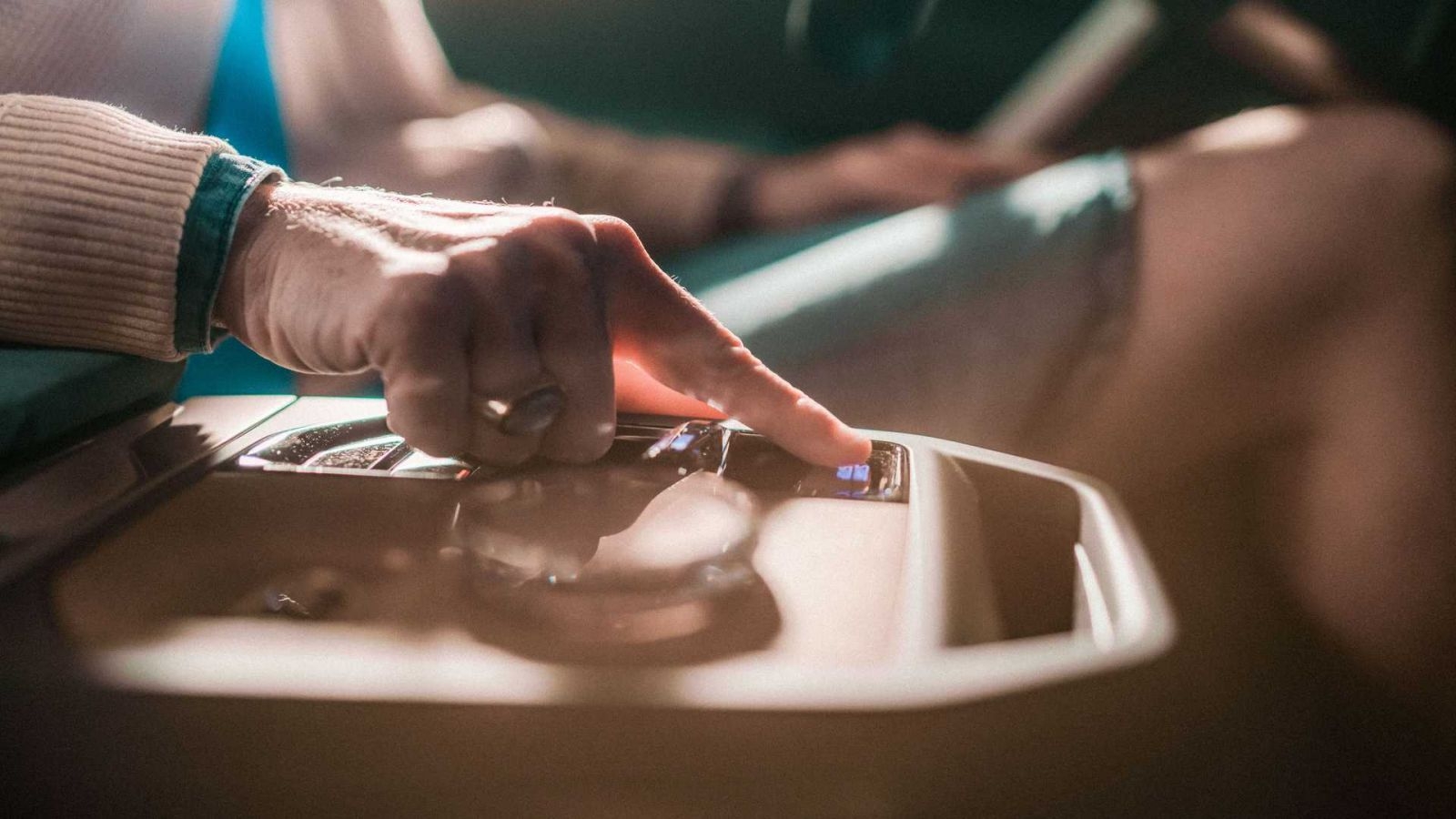 BMW ra mắt hệ thống iDrive mới, thông minh hơn nhờ trí tuệ nhân tạo BMW ra mắt hệ thống iDrive mới, thông minh hơn nhờ trí tuệ nhân tạo