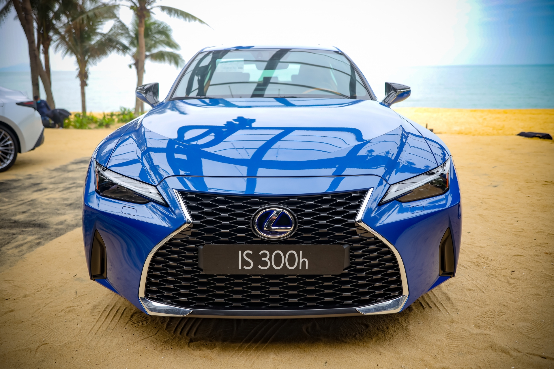 Xe ra mắt đầu tiên năm 2021: Lexus IS, 3 phiên bản, giá từ 2,1 tỷ đồng Xe ra mắt đầu tiên năm 2021: Lexus IS, 3 phiên bản, giá từ 2,1 tỷ đồng