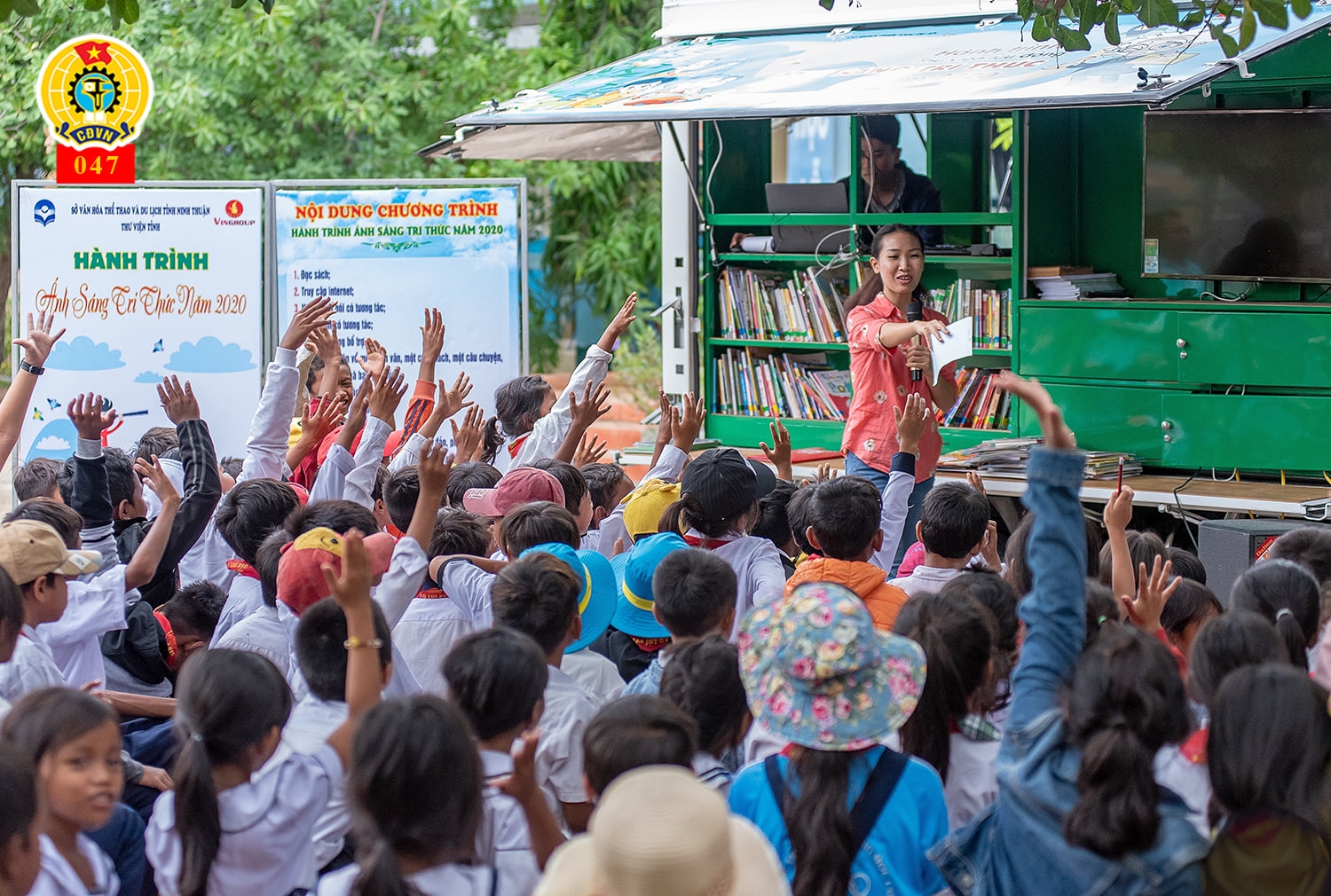 Xe thư viện lưu động đến vùng cao: Tâm huyết của những người đoàn viên công đoàn Xe thư viện lưu động đến vùng cao: Tâm huyết của những người đoàn viên công đoàn