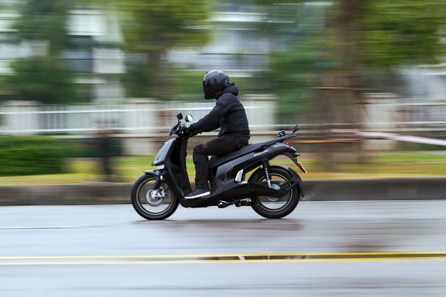 Chi tiết xe máy điện VinFast Theon vừa ra mắt