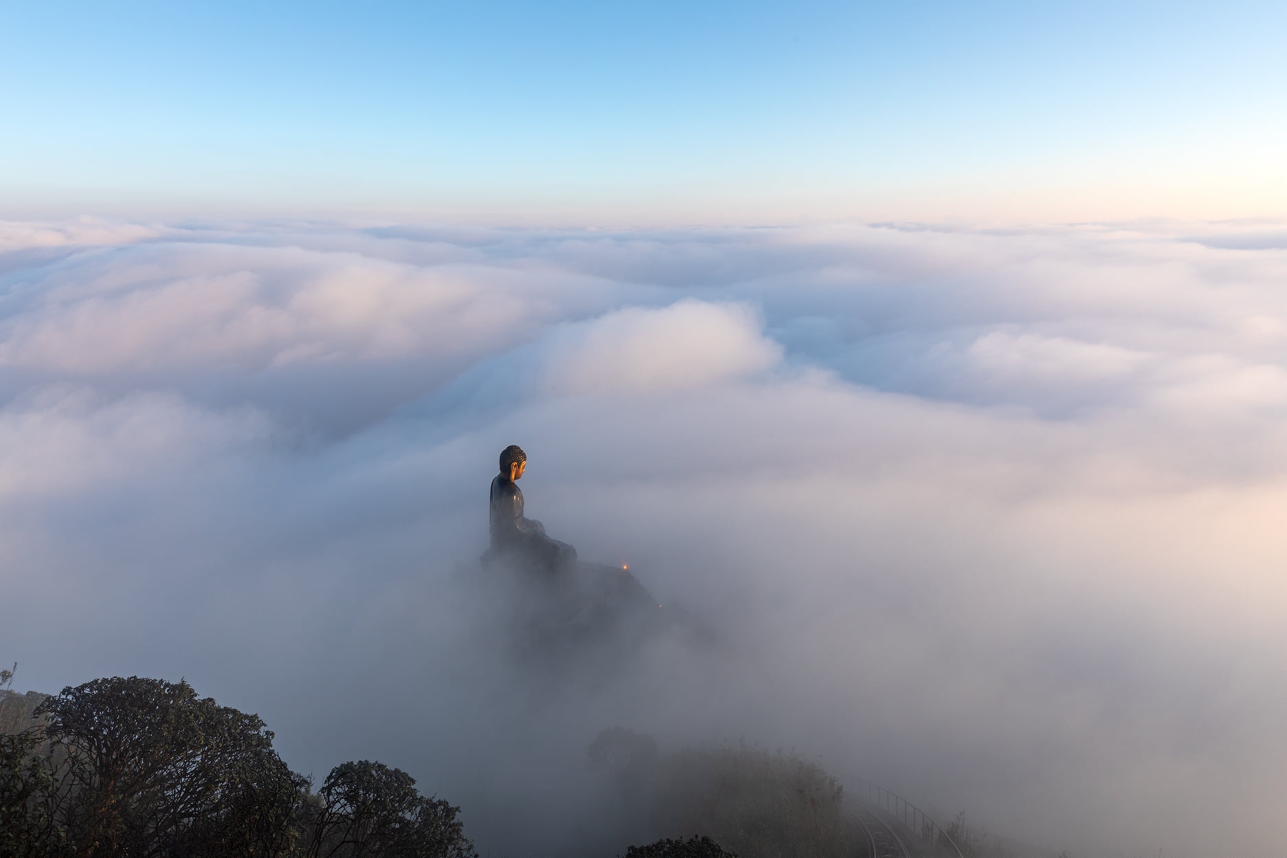 Ảnh đại tượng Phật trên đỉnh Fansipan giành giải 3 Monochrome Awards Ảnh đại tượng Phật trên đỉnh Fansipan giành giải 3 Monochrome Awards