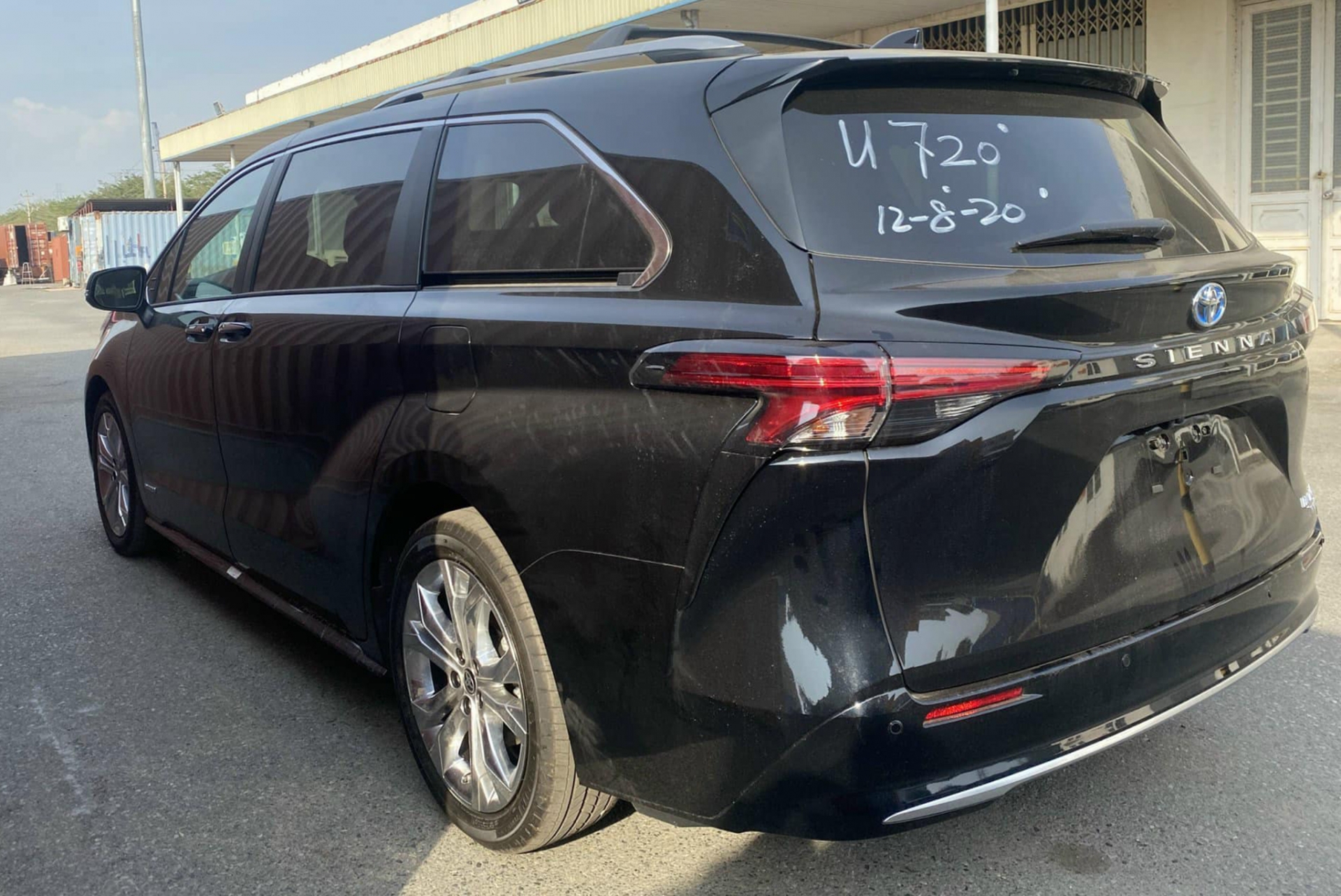 Toyota Sienna 2021 đầu tiên 'nhập tịch' Việt Nam