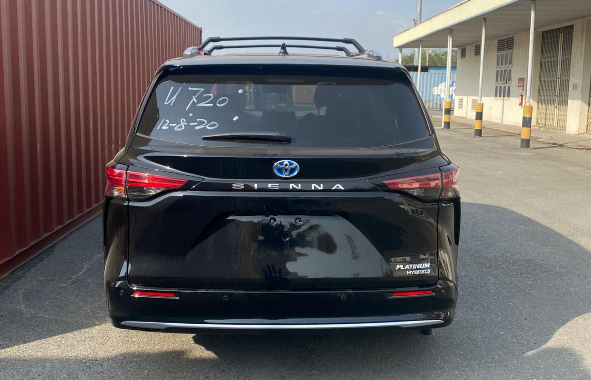 Toyota Sienna 2021 đầu tiên 'nhập tịch' Việt Nam