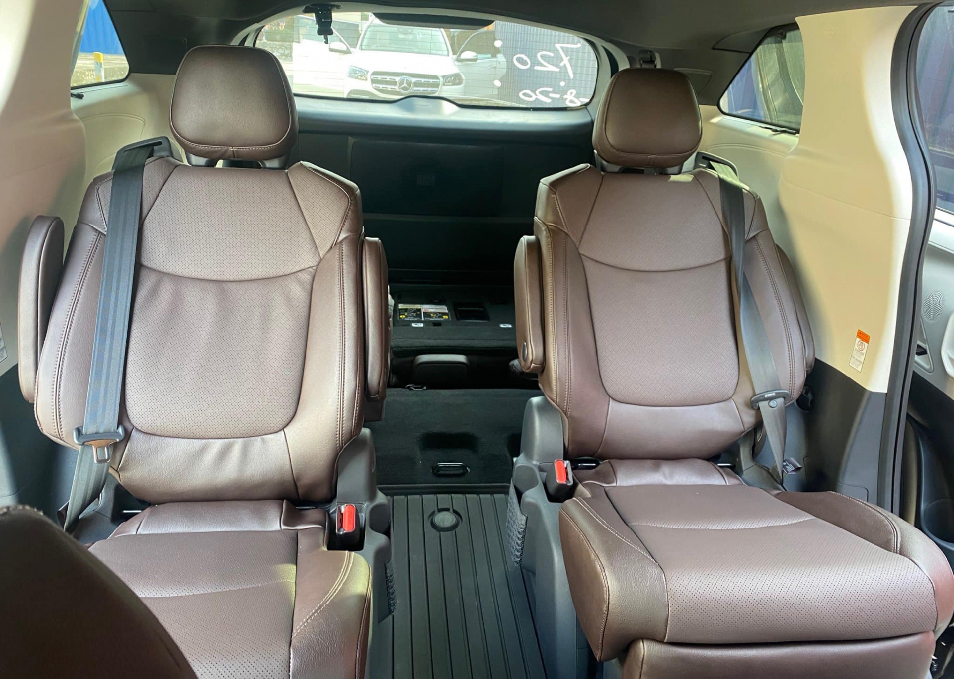 Toyota Sienna 2021 đầu tiên 'nhập tịch' Việt Nam