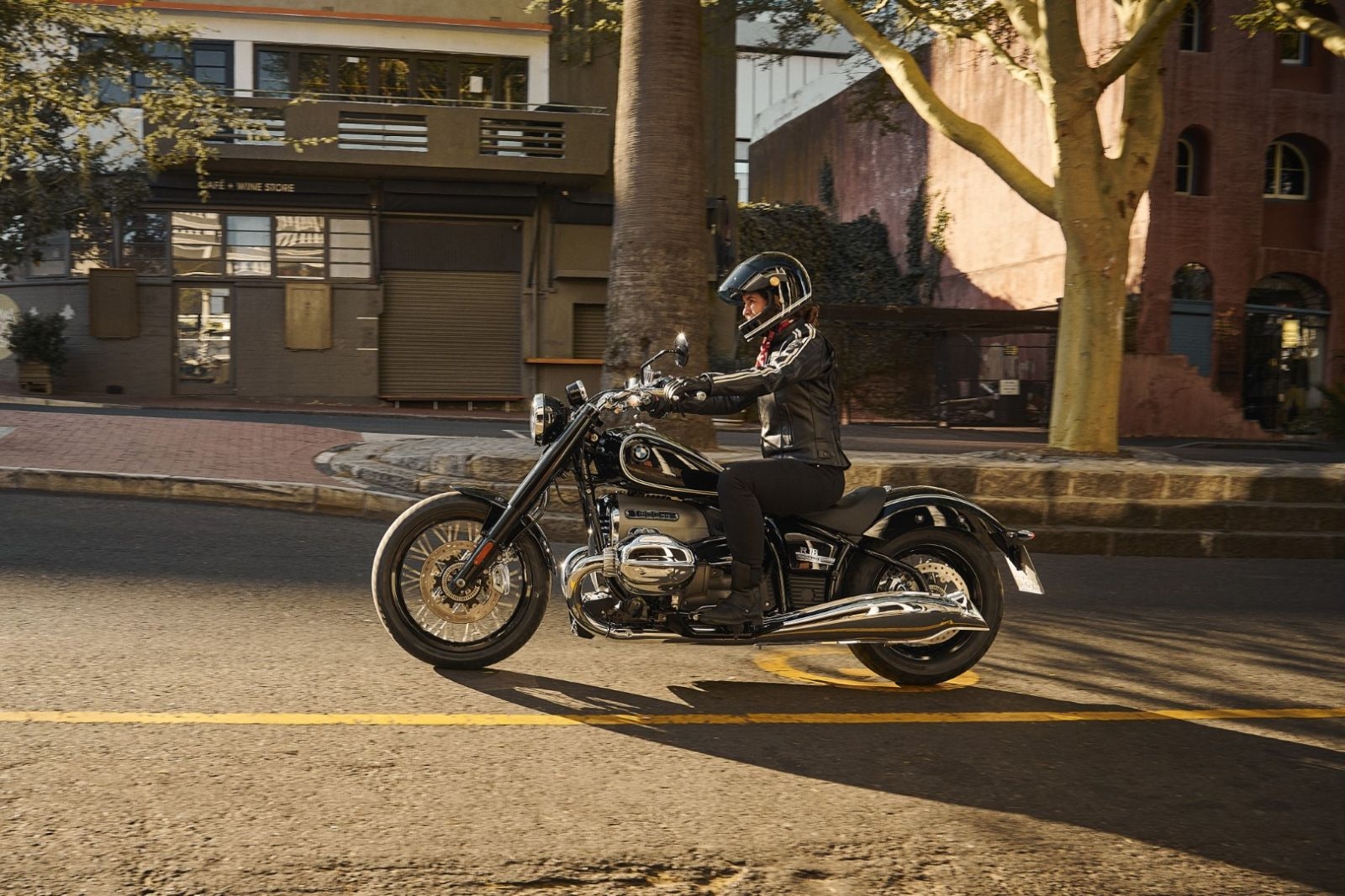 BMW Motorrad R 18 chính hãng về Việt Nam, có giá 929 triệu đồng