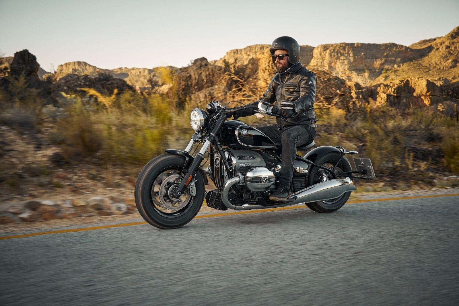 BMW Motorrad R 18 chính hãng về Việt Nam, có giá 929 triệu đồng