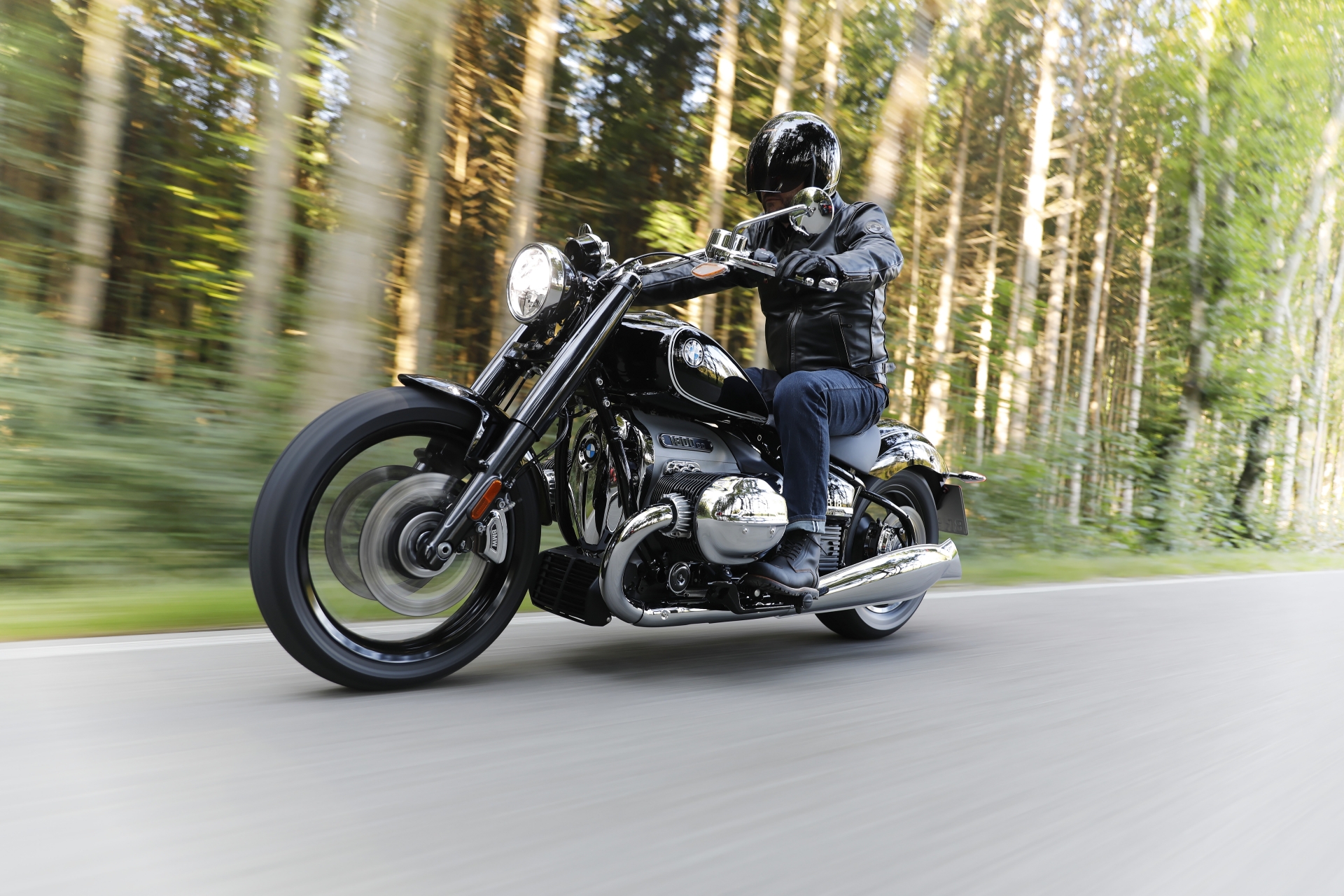 BMW Motorrad R 18 chính hãng về Việt Nam, có giá 929 triệu đồng