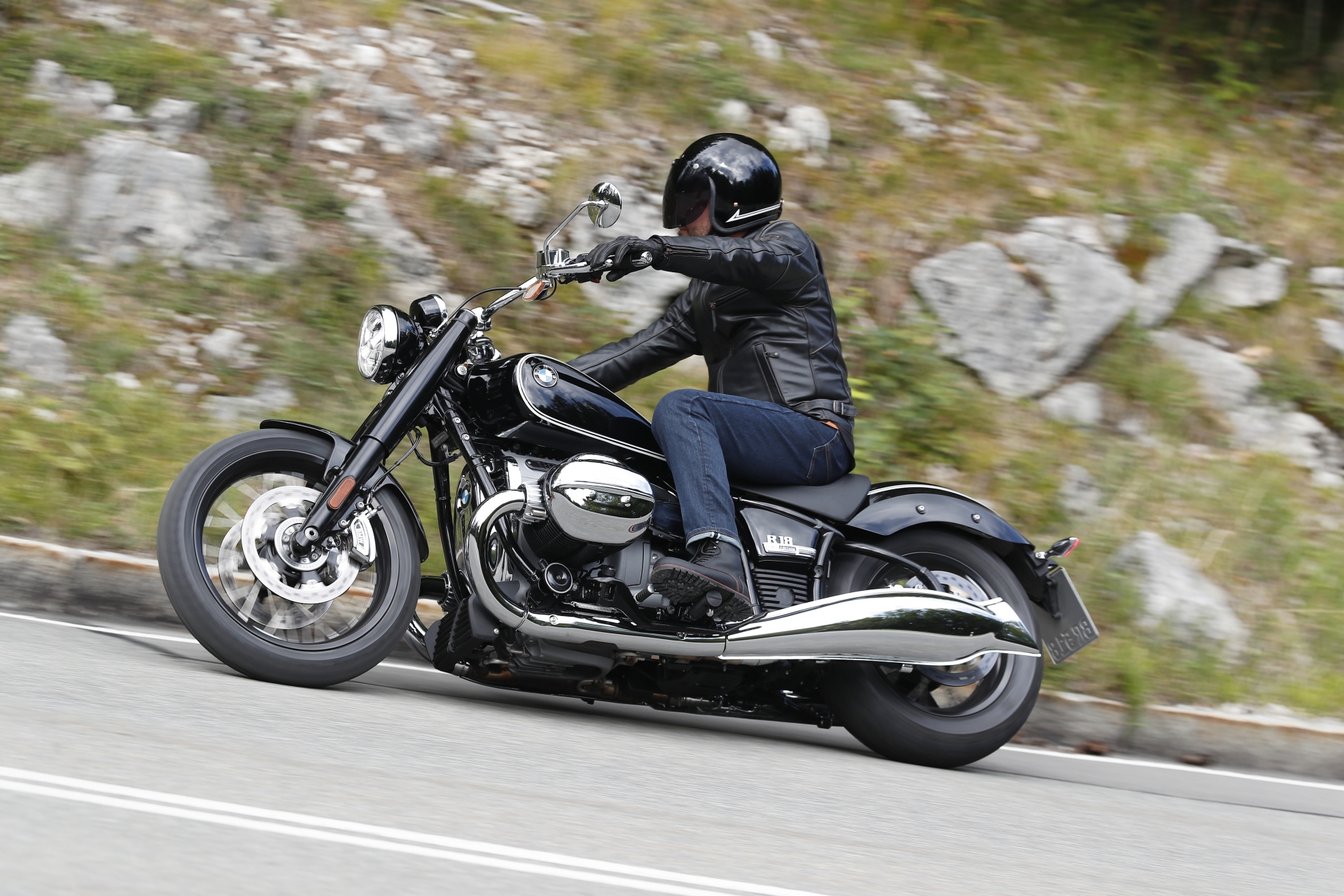 BMW Motorrad R 18 chính hãng về Việt Nam, có giá 929 triệu đồng