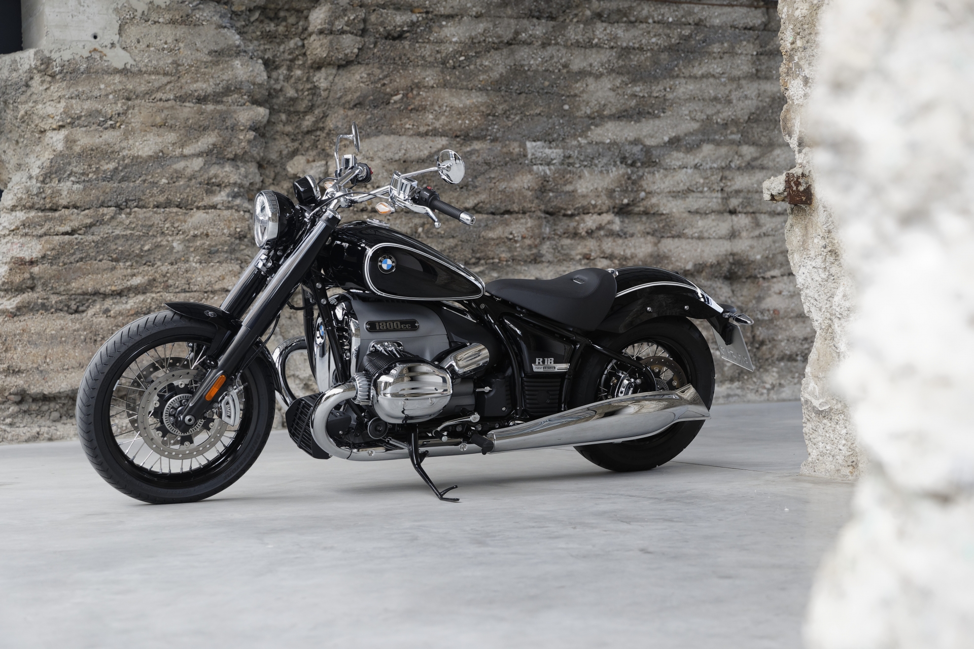 BMW Motorrad R 18 chính hãng về Việt Nam, có giá 929 triệu đồng