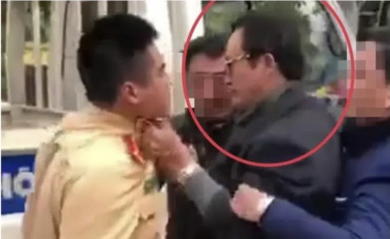 undefined "Mày tuổi gì?"