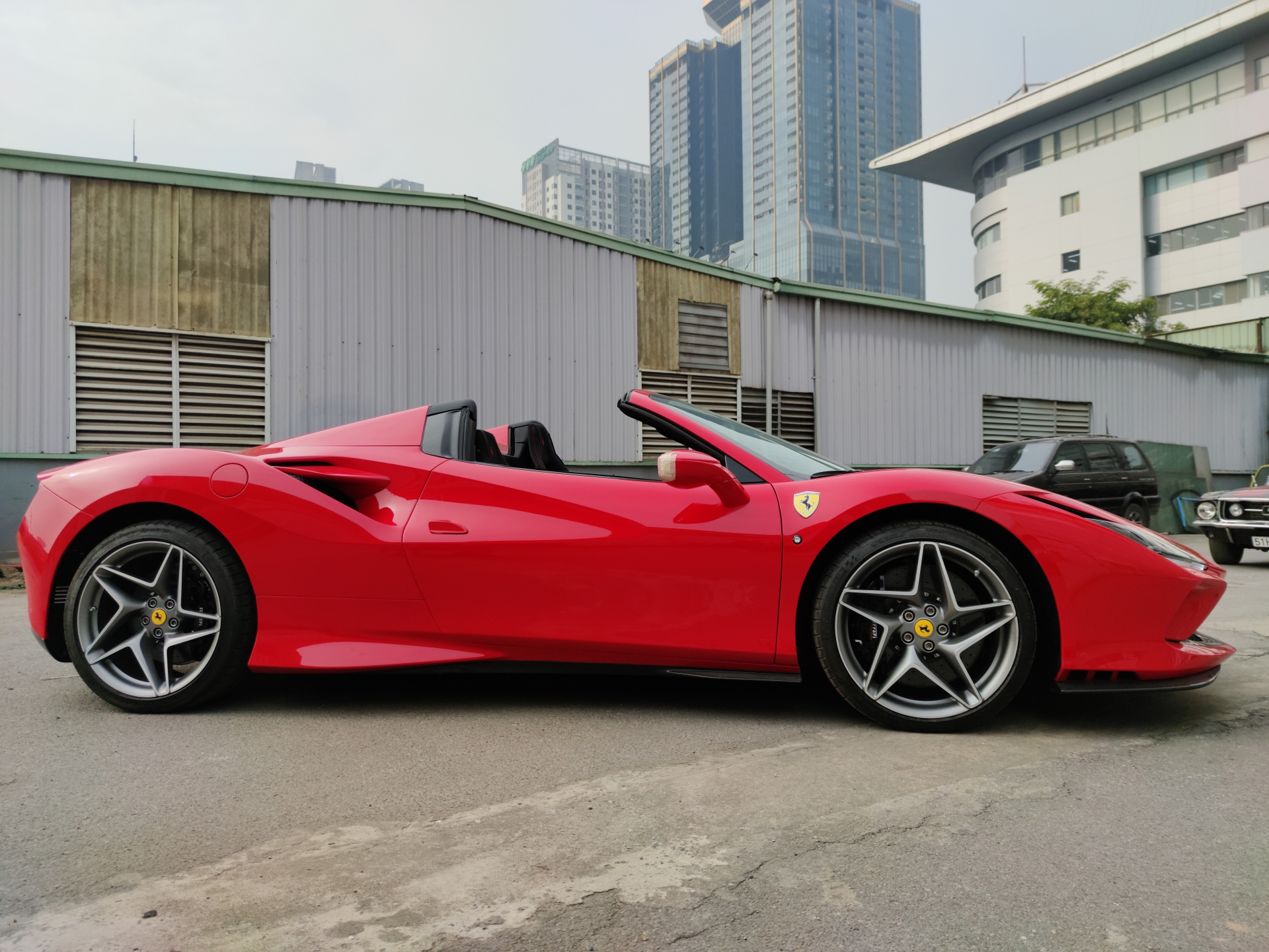 Siêu phẩm Ferrari F8 Tributo Spider thứ hai cập bến Việt Nam Siêu phẩm Ferrari F8 Tributo Spider thứ hai cập bến Việt Nam