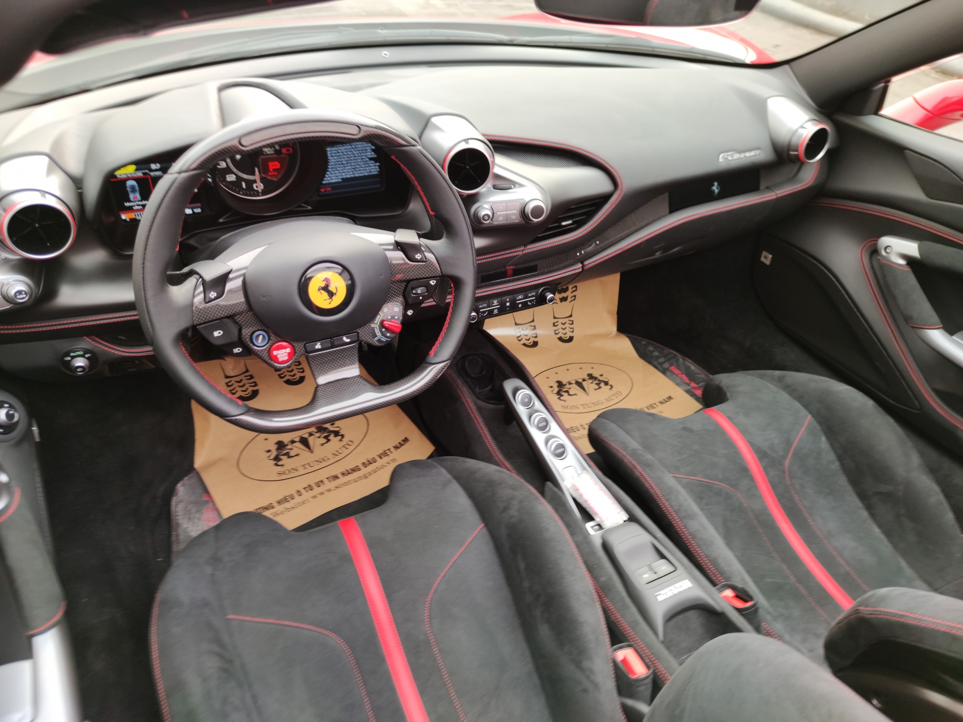 Siêu phẩm Ferrari F8 Tributo Spider thứ hai cập bến Việt Nam Siêu phẩm Ferrari F8 Tributo Spider thứ hai cập bến Việt Nam