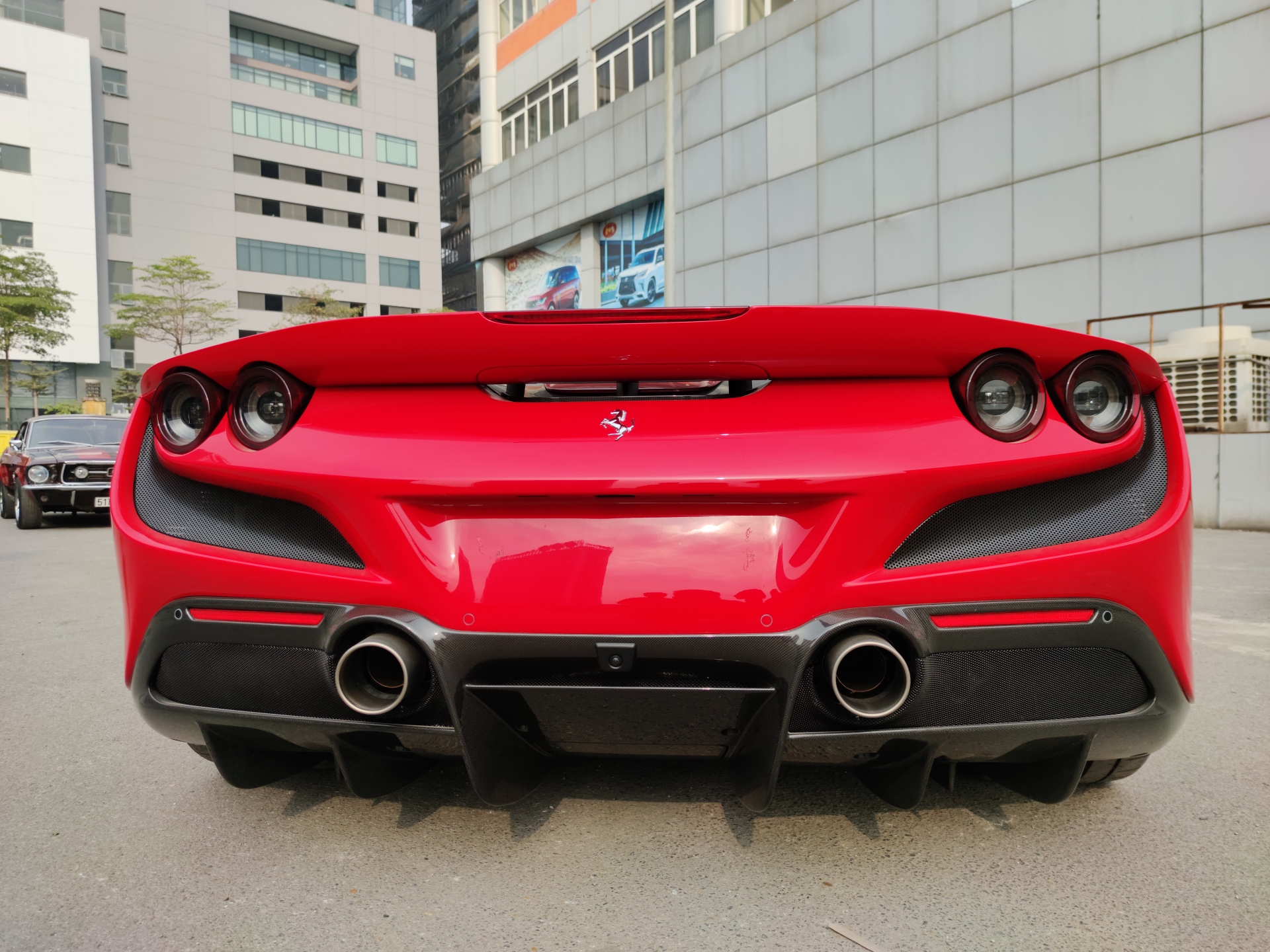 Siêu phẩm Ferrari F8 Tributo Spider thứ hai cập bến Việt Nam Siêu phẩm Ferrari F8 Tributo Spider thứ hai cập bến Việt Nam