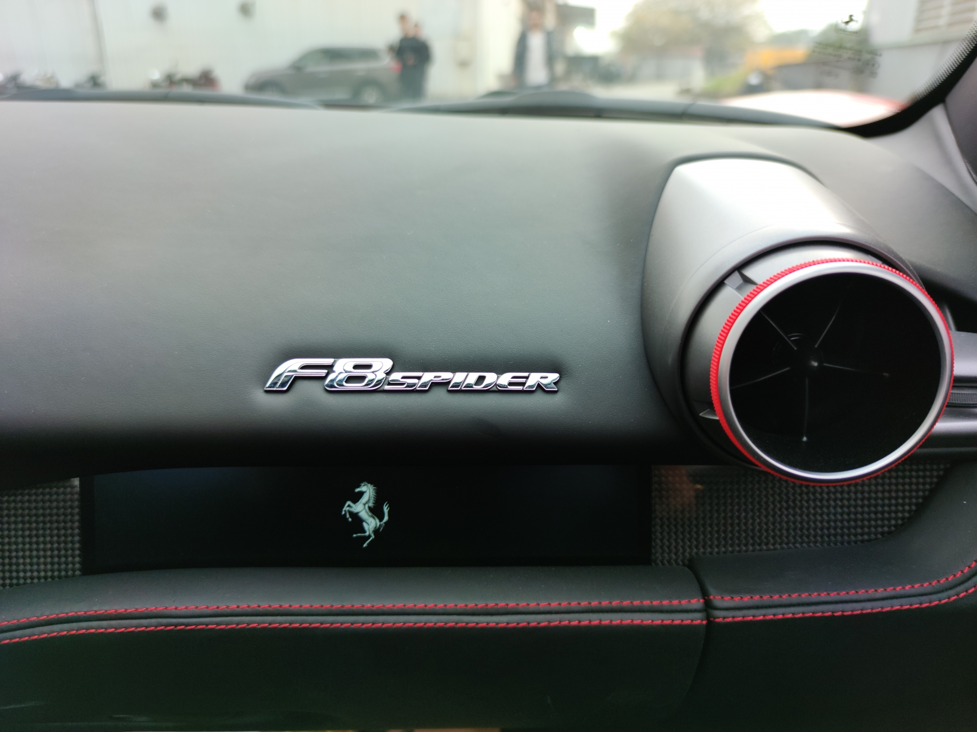 Siêu phẩm Ferrari F8 Tributo Spider thứ hai cập bến Việt Nam Siêu phẩm Ferrari F8 Tributo Spider thứ hai cập bến Việt Nam