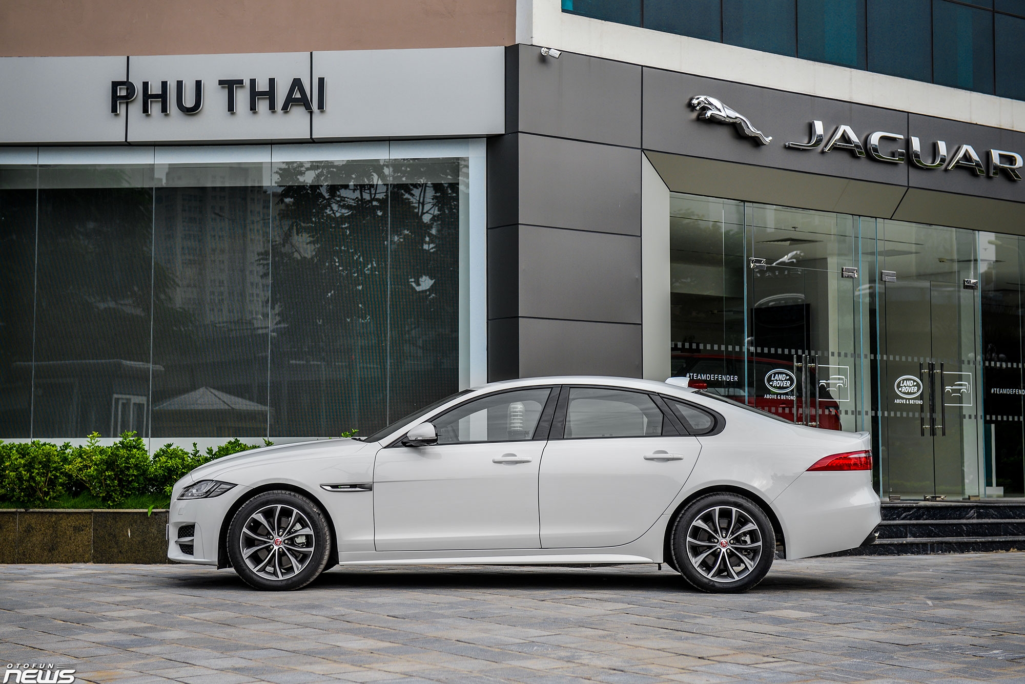 Tại sao người ta chuộng xe hơi màu trắng?