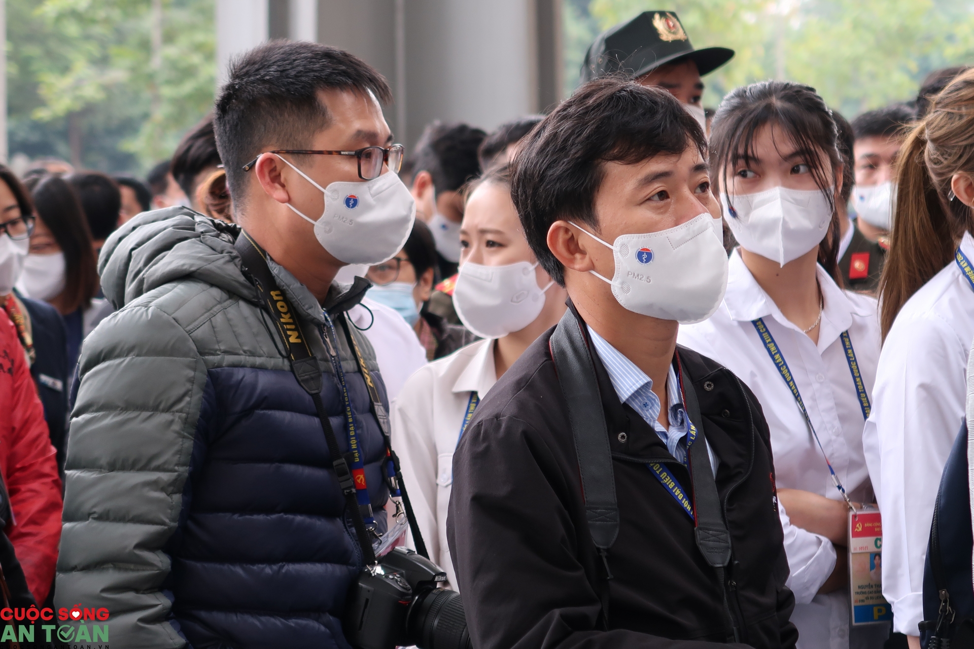 Phóng viên, biên tập viên phục vụ Đại hội XIII được xét nghiệm Covid-19 lần thứ 3 Phóng viên, biên tập viên phục vụ Đại hội XIII được xét nghiệm Covid-19 lần thứ 3