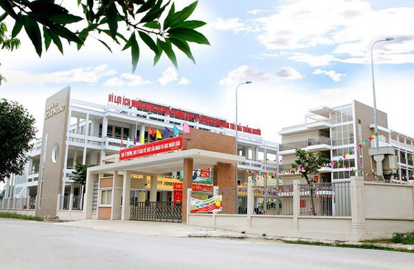 “Nhìn vào mắt bọn trẻ con mà sống