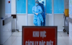 nghe an xe dap dien gay doi duoi gam xe buyt 2 thieu nien nhap vien cap cuu