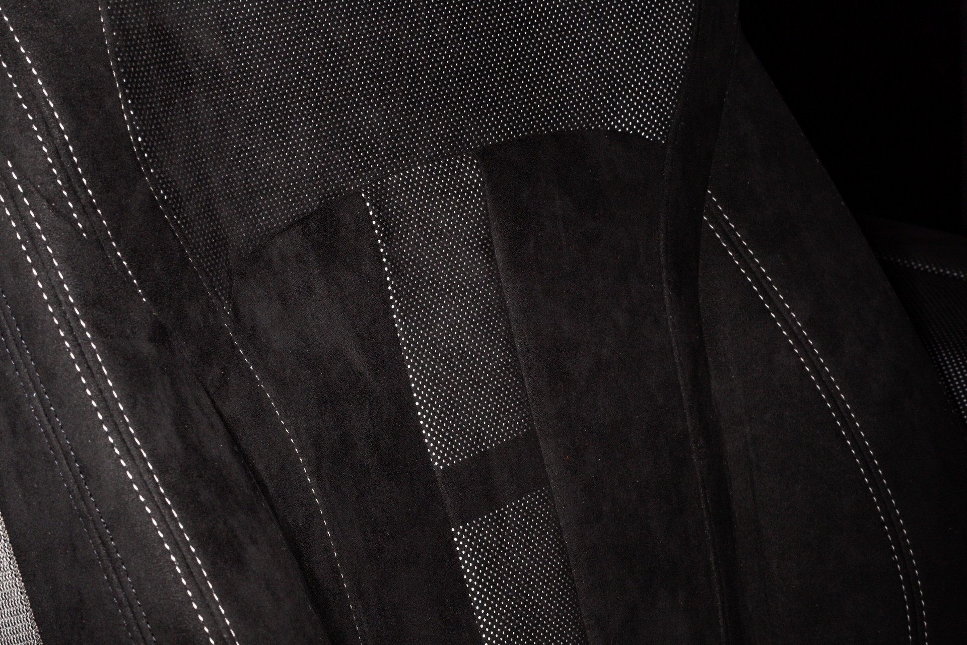 kham pha bmw x5 phien ban phu da alcantara chi 50 chiec toan the gioi