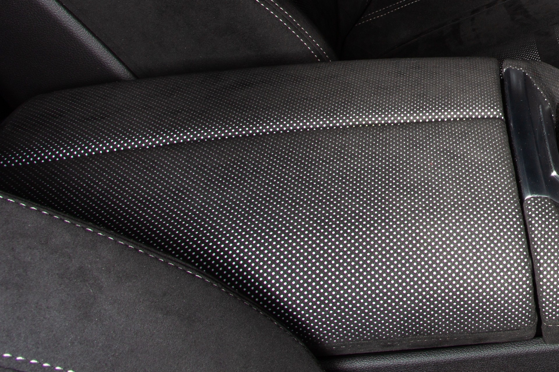 kham pha bmw x5 phien ban phu da alcantara chi 50 chiec toan the gioi