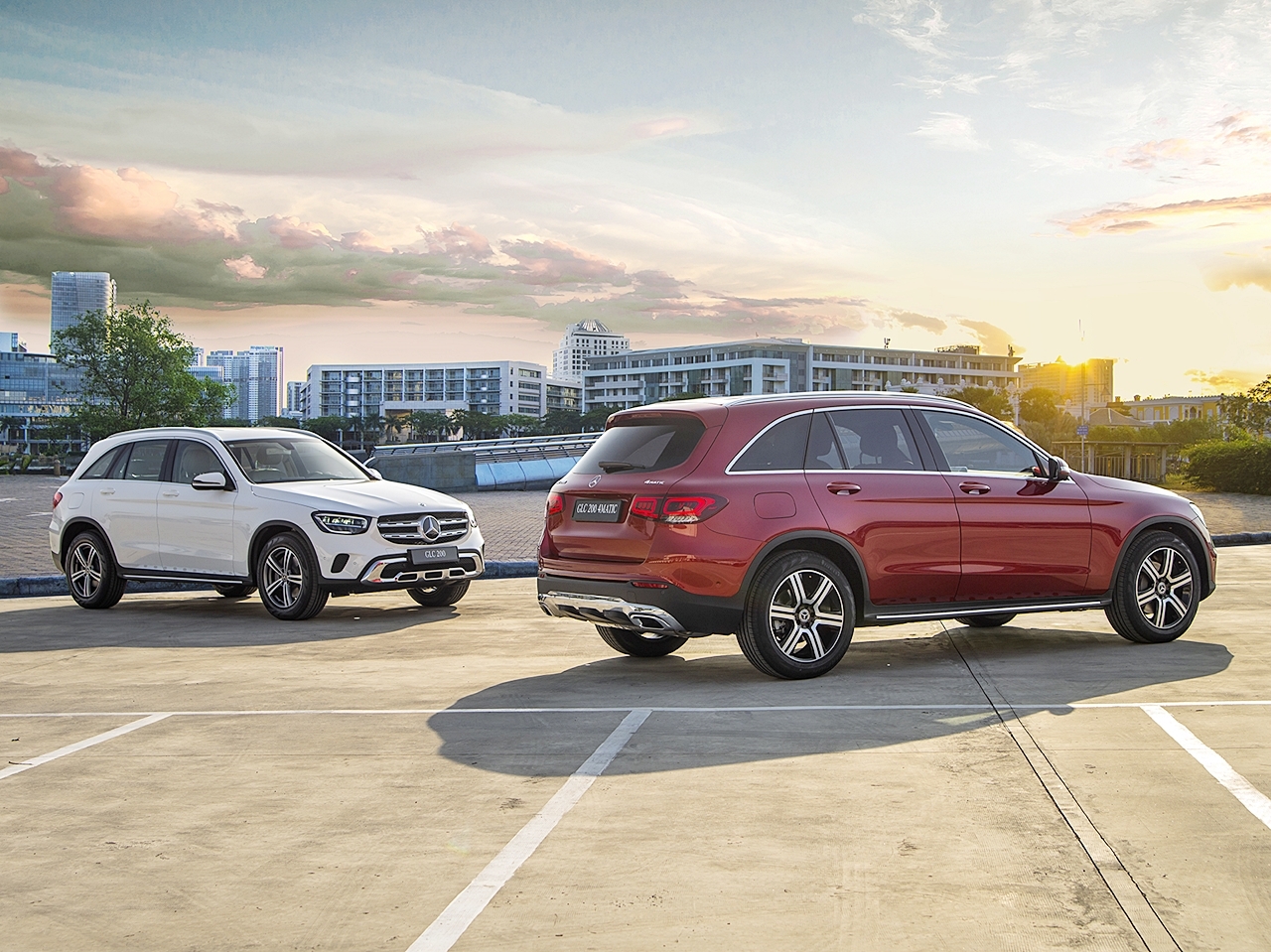 mercedes benz gioi thieu glc 200 va glc 200 4matic voi gia tu 1749 ty dong