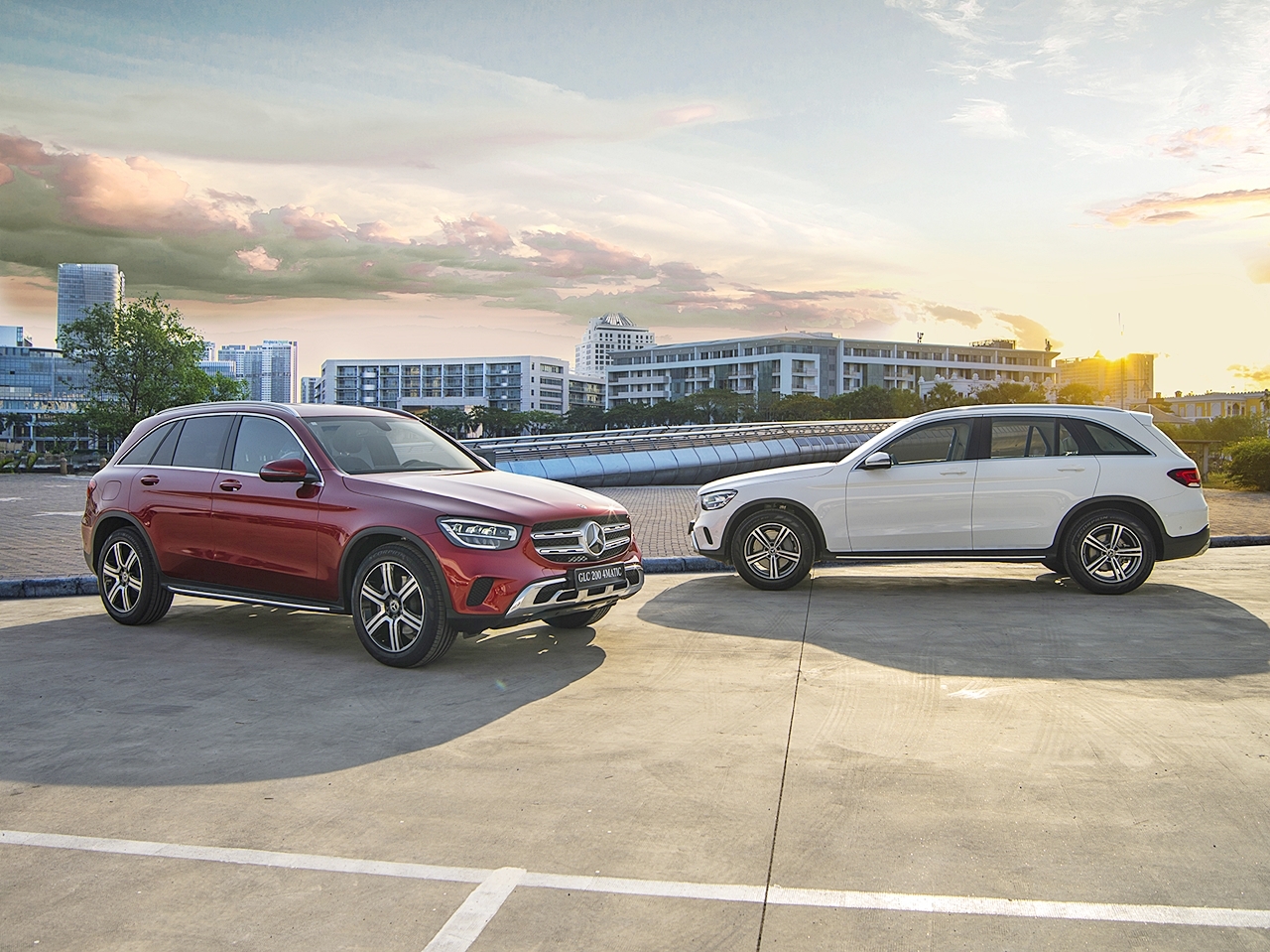 mercedes benz gioi thieu glc 200 va glc 200 4matic voi gia tu 1749 ty dong