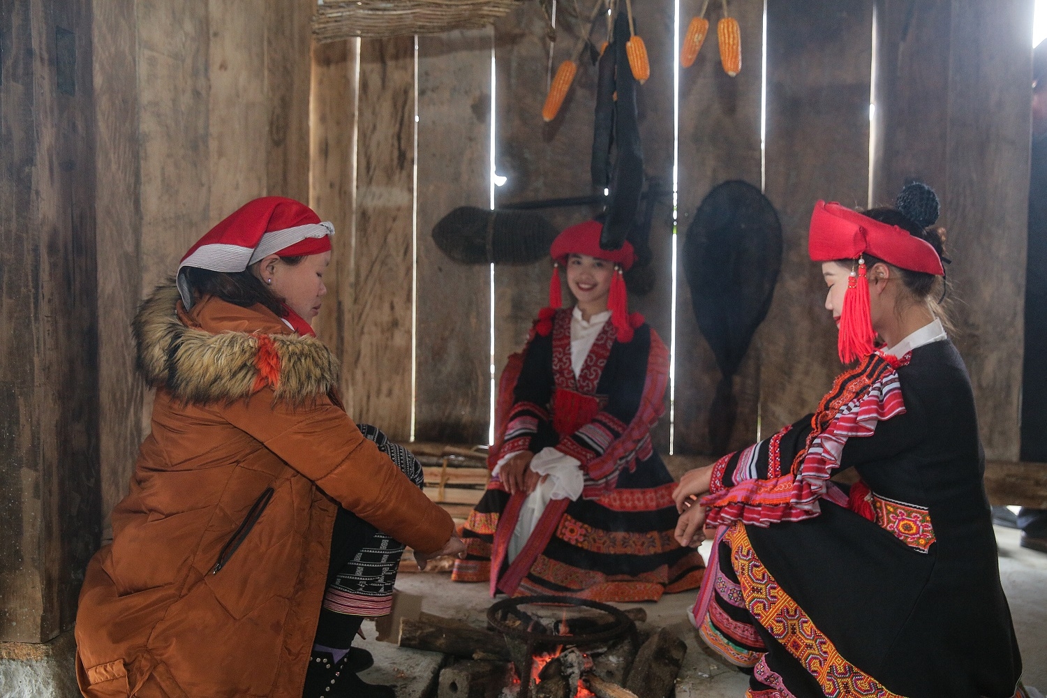 Về Tây Bắc đắm mình trong tiếng khèn hoa và bức tranh xuân tuyệt đẹp