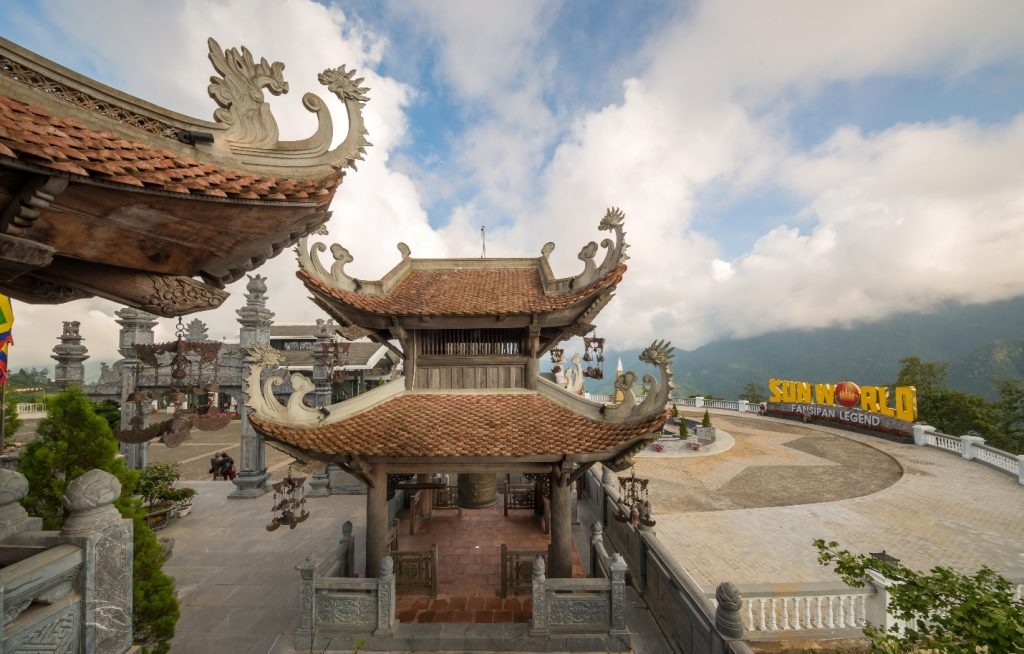 Về Tây Bắc đắm mình trong tiếng khèn hoa và bức tranh xuân tuyệt đẹp