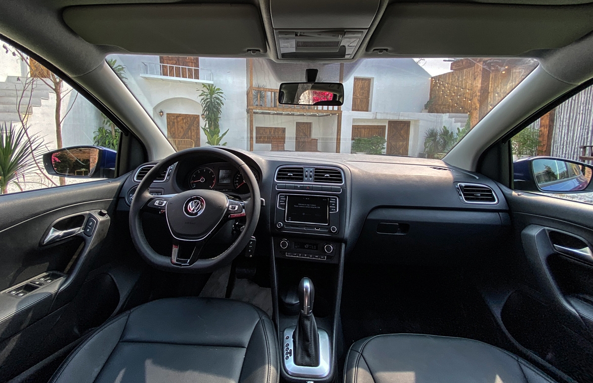 volkswagen gioi thieu polo phien ban nang them trang bi gia khong doi