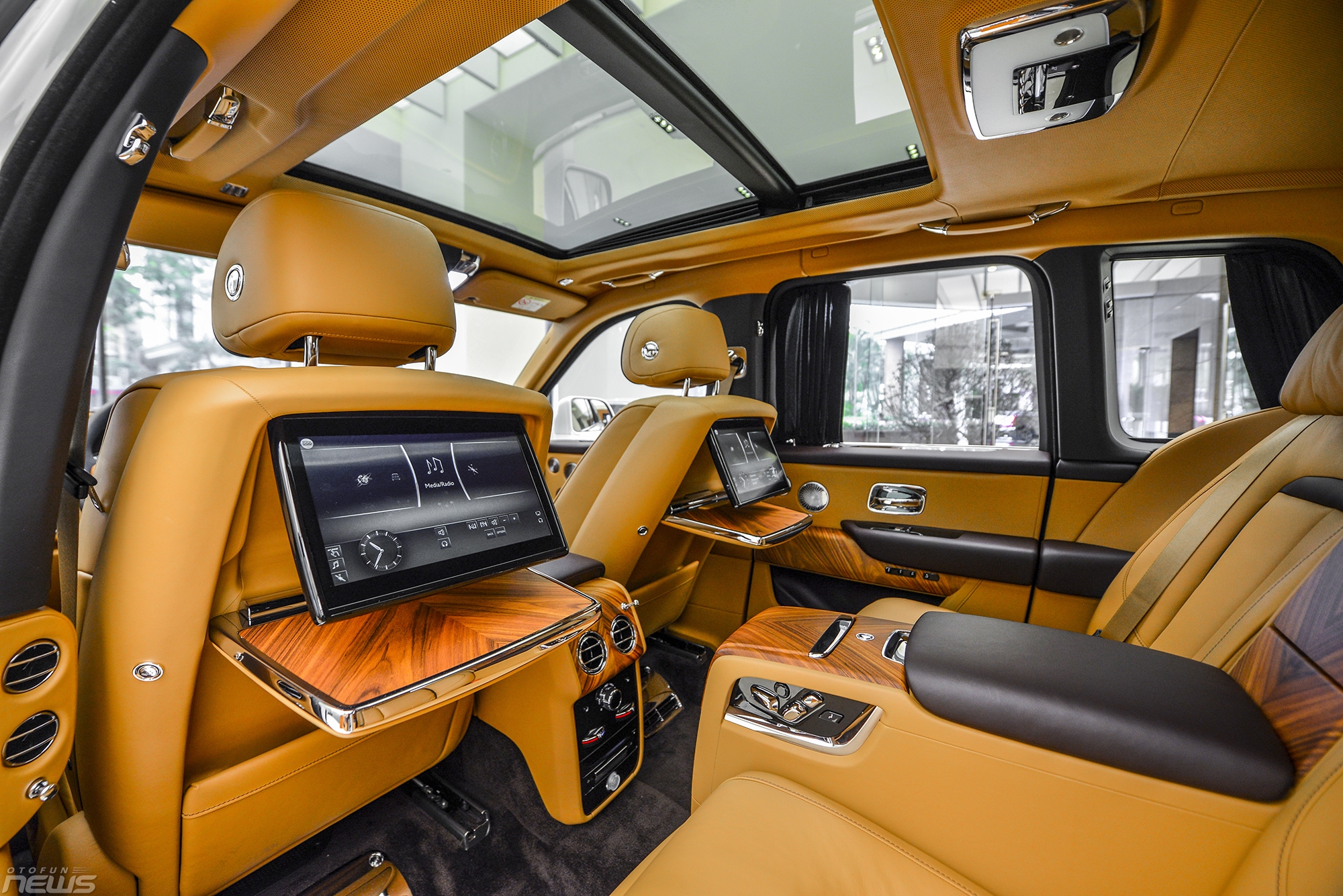 xe gam cao sieu sang rolls royce cullinan chinh hang gia hon 40 ty dong viet nam