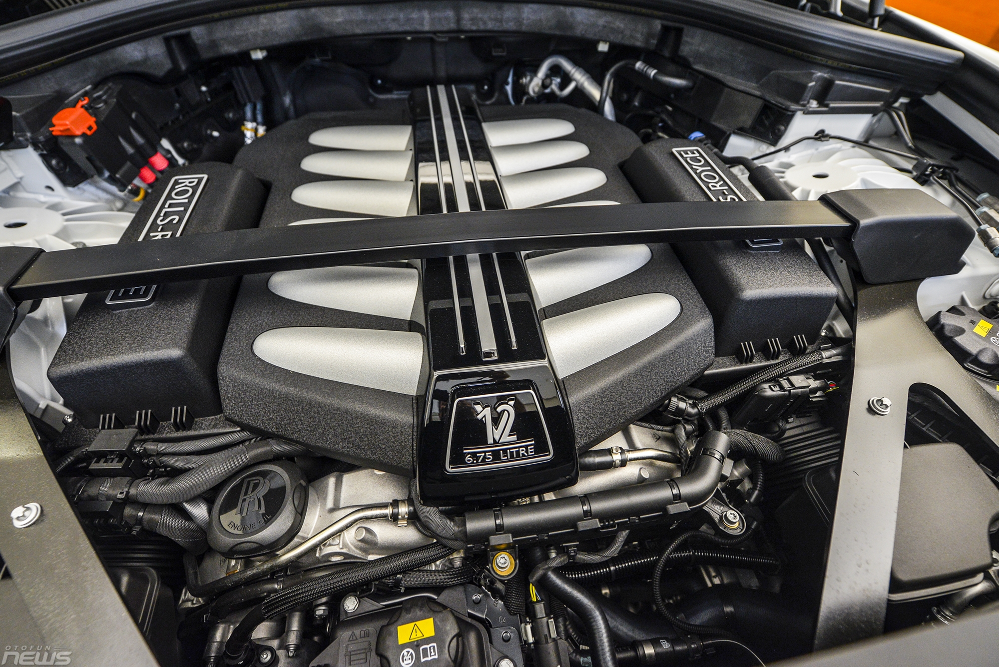 xe gam cao sieu sang rolls royce cullinan chinh hang gia hon 40 ty dong viet nam