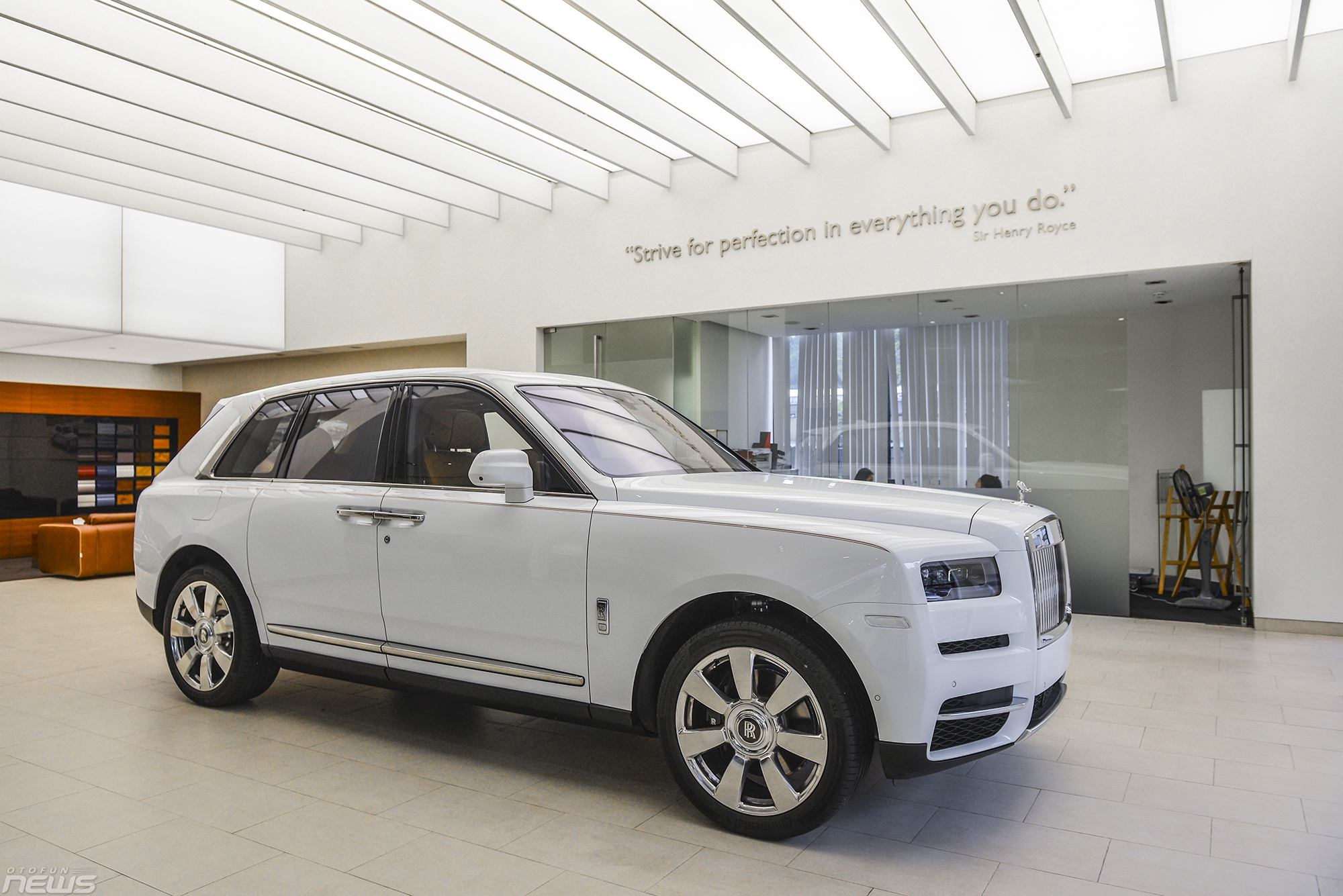 xe gam cao sieu sang rolls royce cullinan chinh hang gia hon 40 ty dong viet nam
