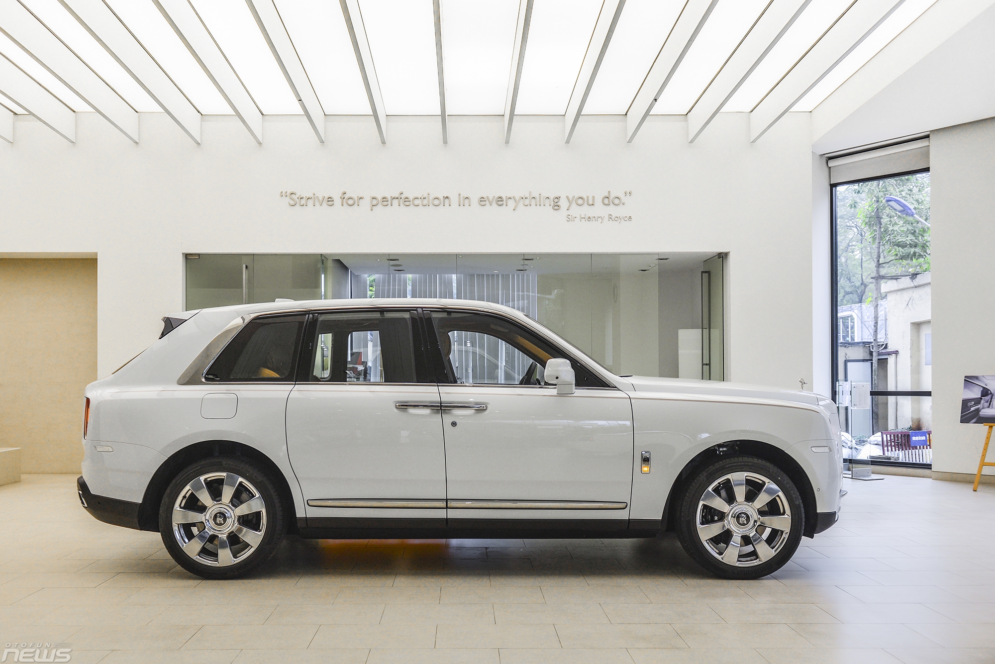 xe gam cao sieu sang rolls royce cullinan chinh hang gia hon 40 ty dong viet nam