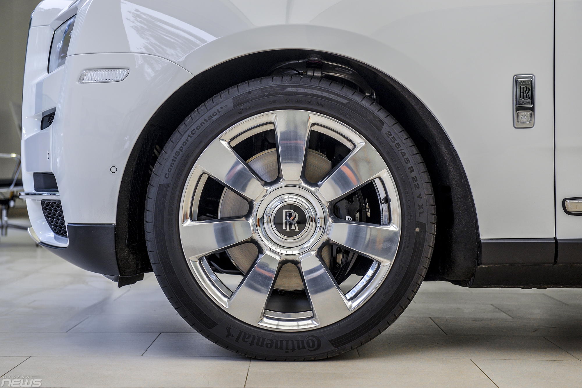 xe gam cao sieu sang rolls royce cullinan chinh hang gia hon 40 ty dong viet nam