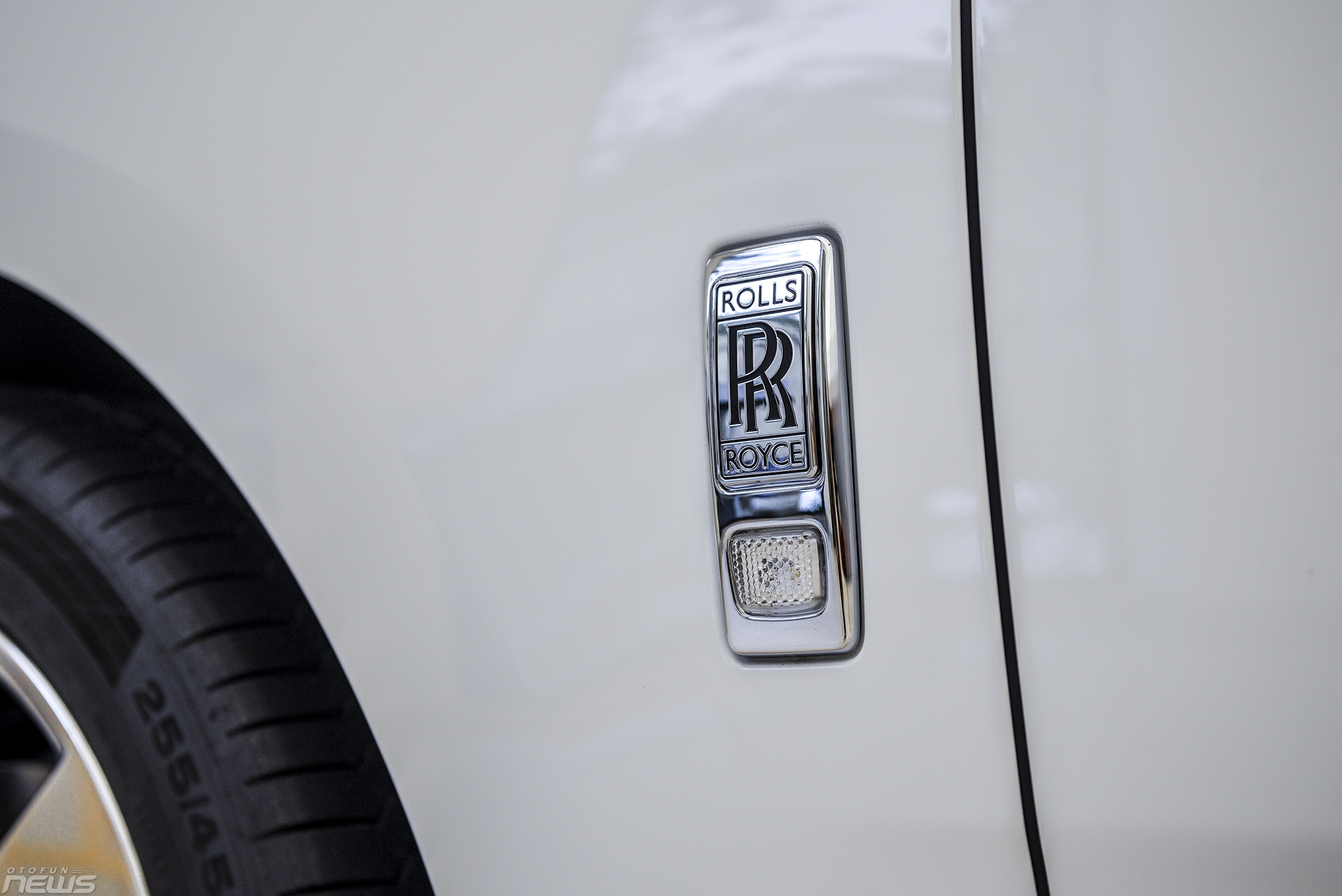 xe gam cao sieu sang rolls royce cullinan chinh hang gia hon 40 ty dong viet nam