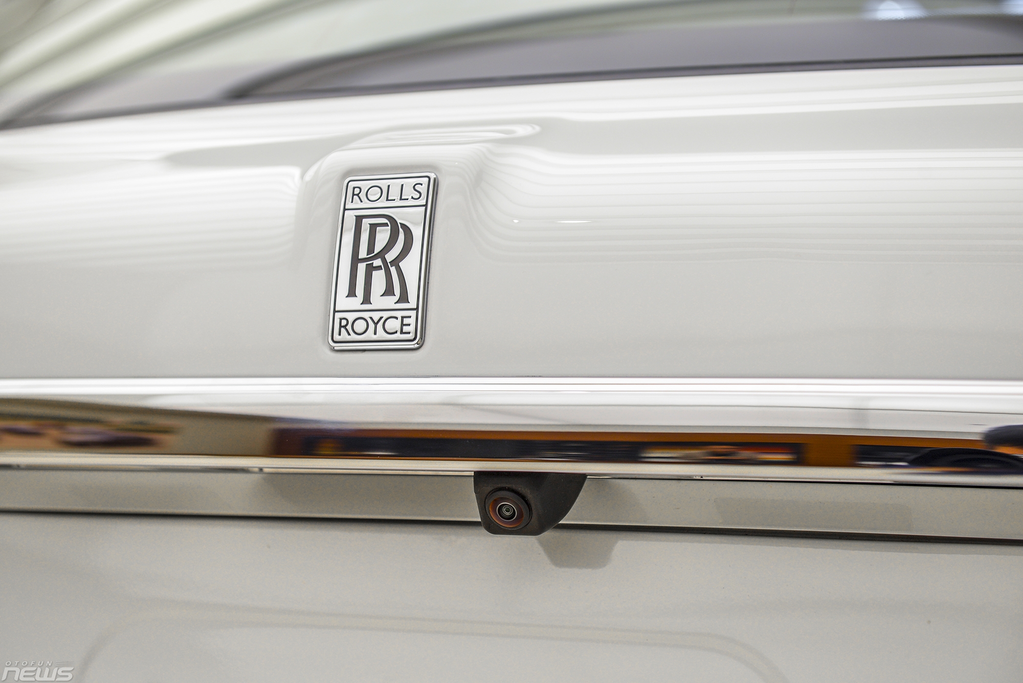 xe gam cao sieu sang rolls royce cullinan chinh hang gia hon 40 ty dong viet nam