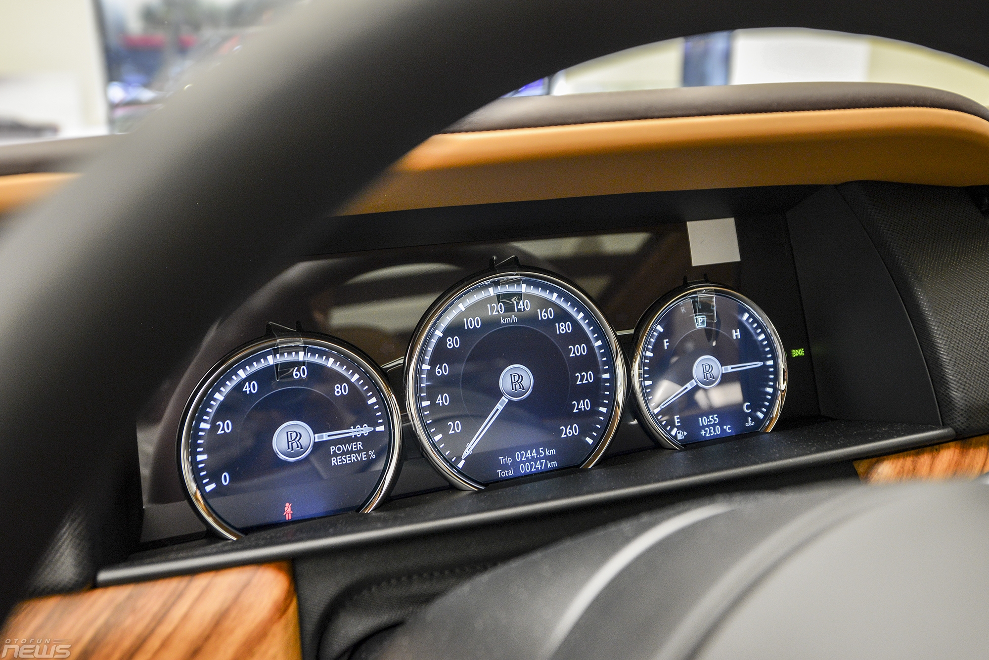 xe gam cao sieu sang rolls royce cullinan chinh hang gia hon 40 ty dong viet nam