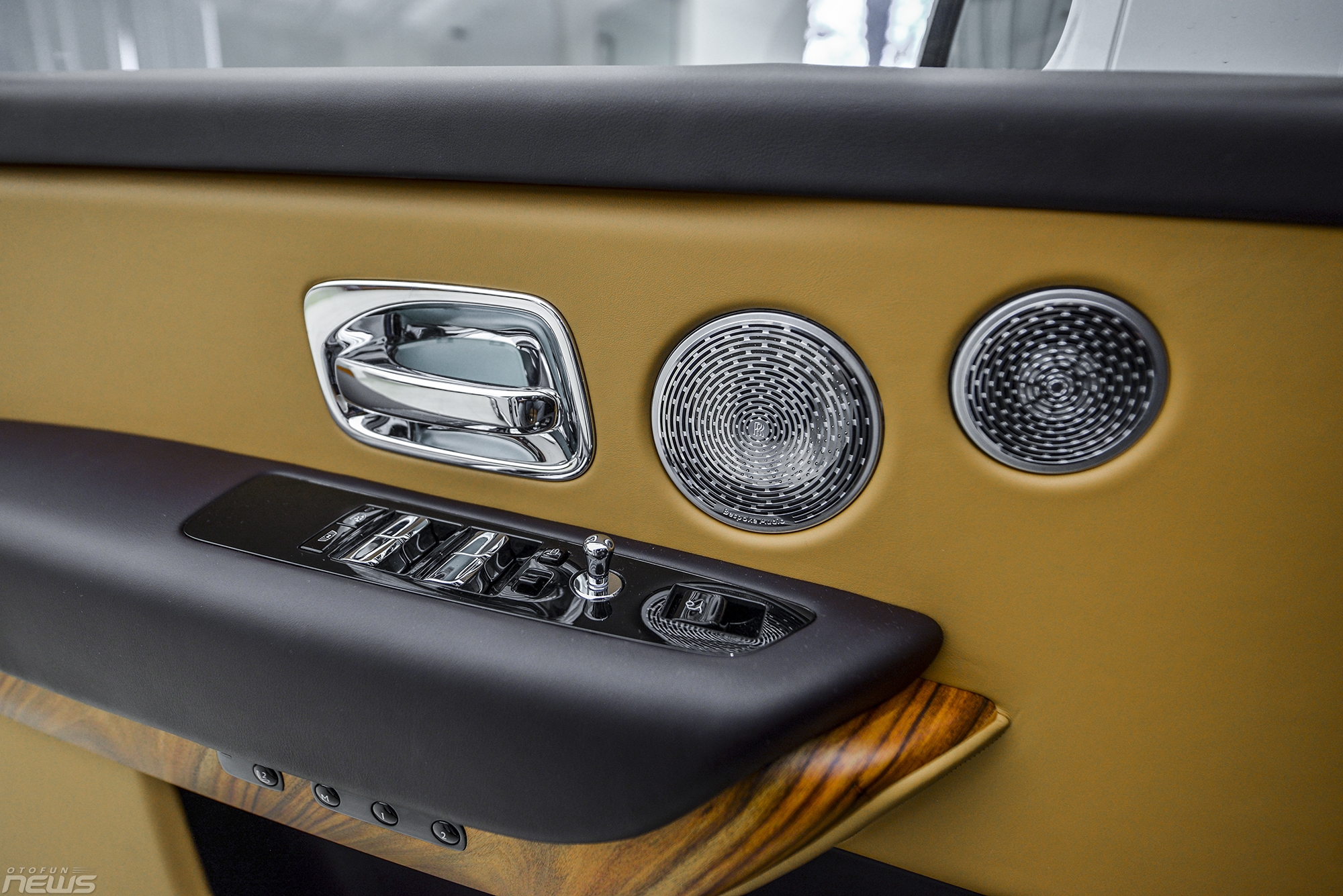 xe gam cao sieu sang rolls royce cullinan chinh hang gia hon 40 ty dong viet nam