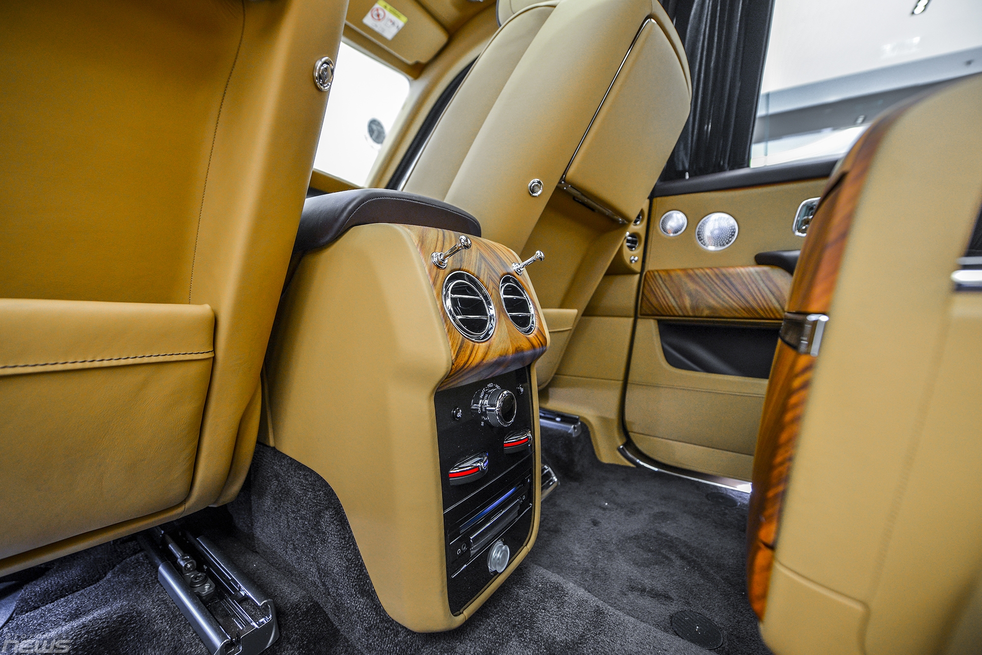 xe gam cao sieu sang rolls royce cullinan chinh hang gia hon 40 ty dong viet nam