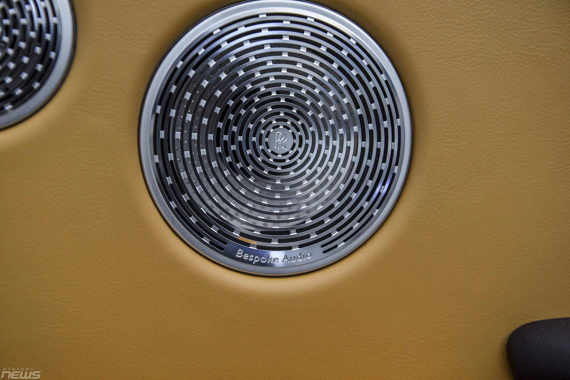 xe gam cao sieu sang rolls royce cullinan chinh hang gia hon 40 ty dong viet nam