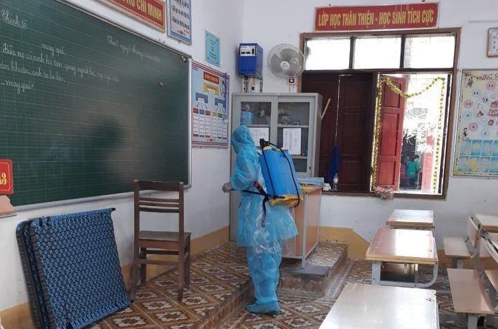80 truong hoc hoan thanh viec phun thuoc khu trung phong dich covid 19