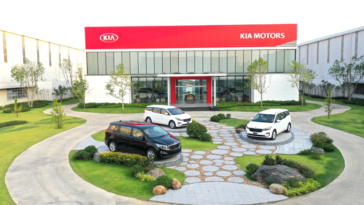 thaco xuat khau 40 xe kia grand carnival sang thai lan