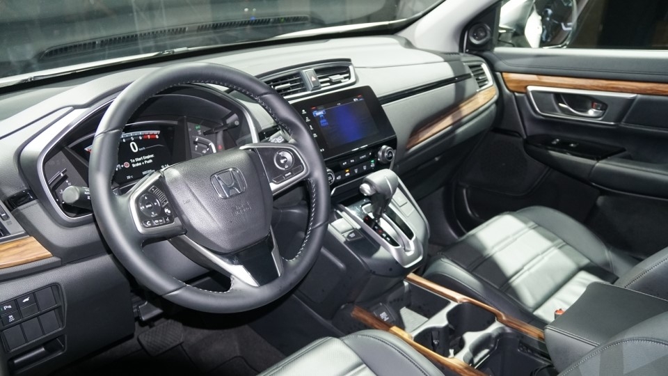 mitsubishi outlander va honda cr v ke tam lang nguoi nua can