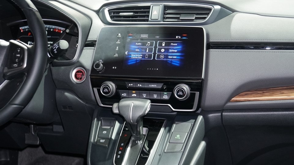 mitsubishi outlander va honda cr v ke tam lang nguoi nua can