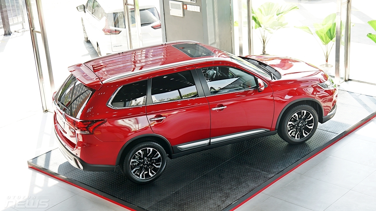 mitsubishi outlander va honda cr v ke tam lang nguoi nua can