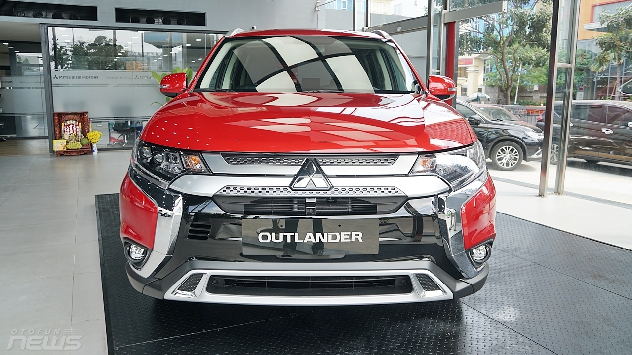 mitsubishi outlander va honda cr v ke tam lang nguoi nua can