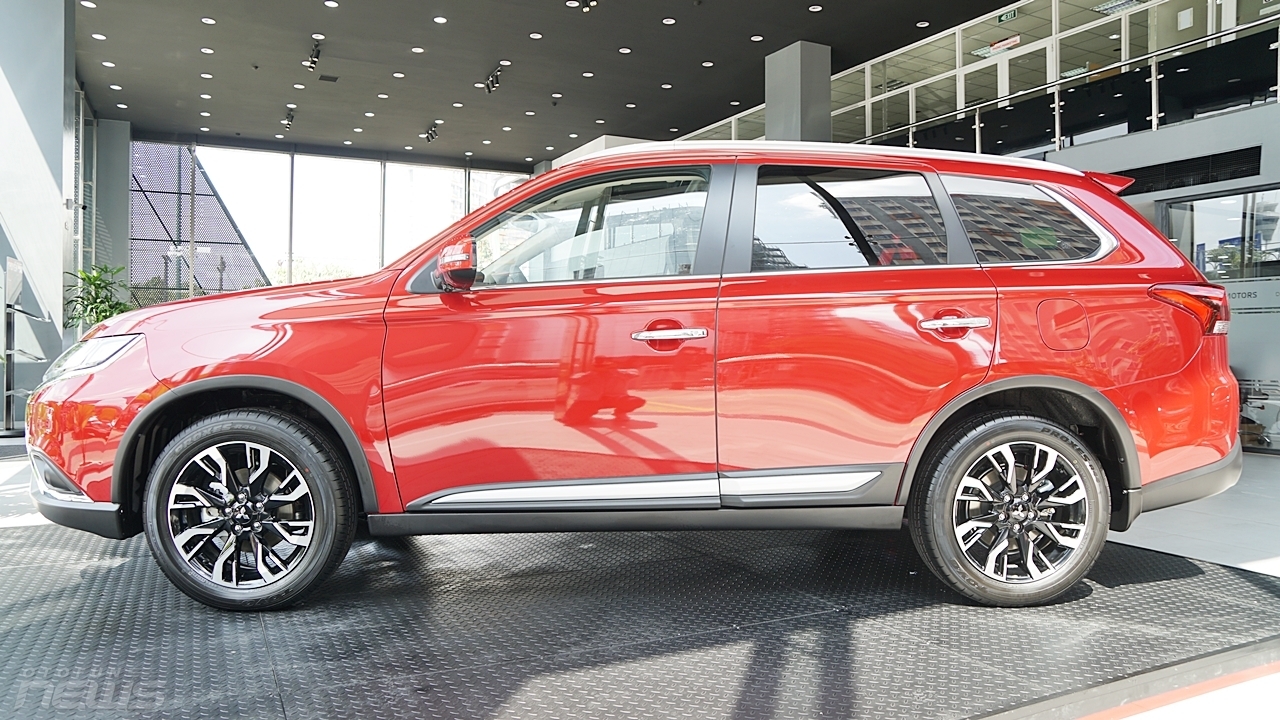 mitsubishi outlander va honda cr v ke tam lang nguoi nua can